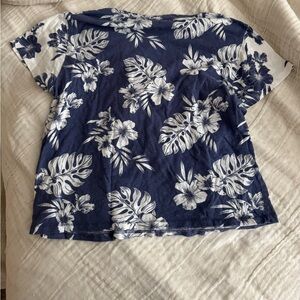 American Eagle Outfitters Blue and White Tee